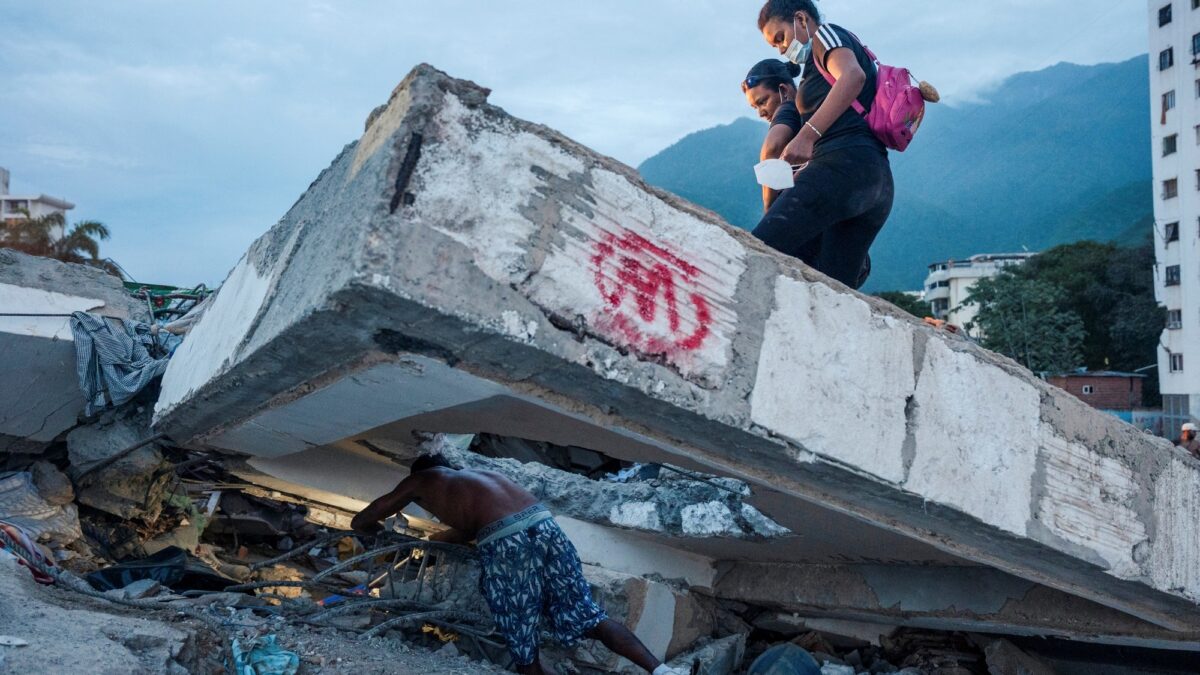 Furia y descontento en Venezuela tras terremotos