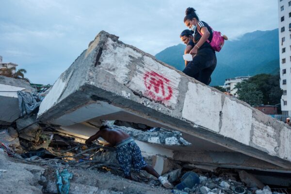 Furia y descontento en Venezuela tras terremotos