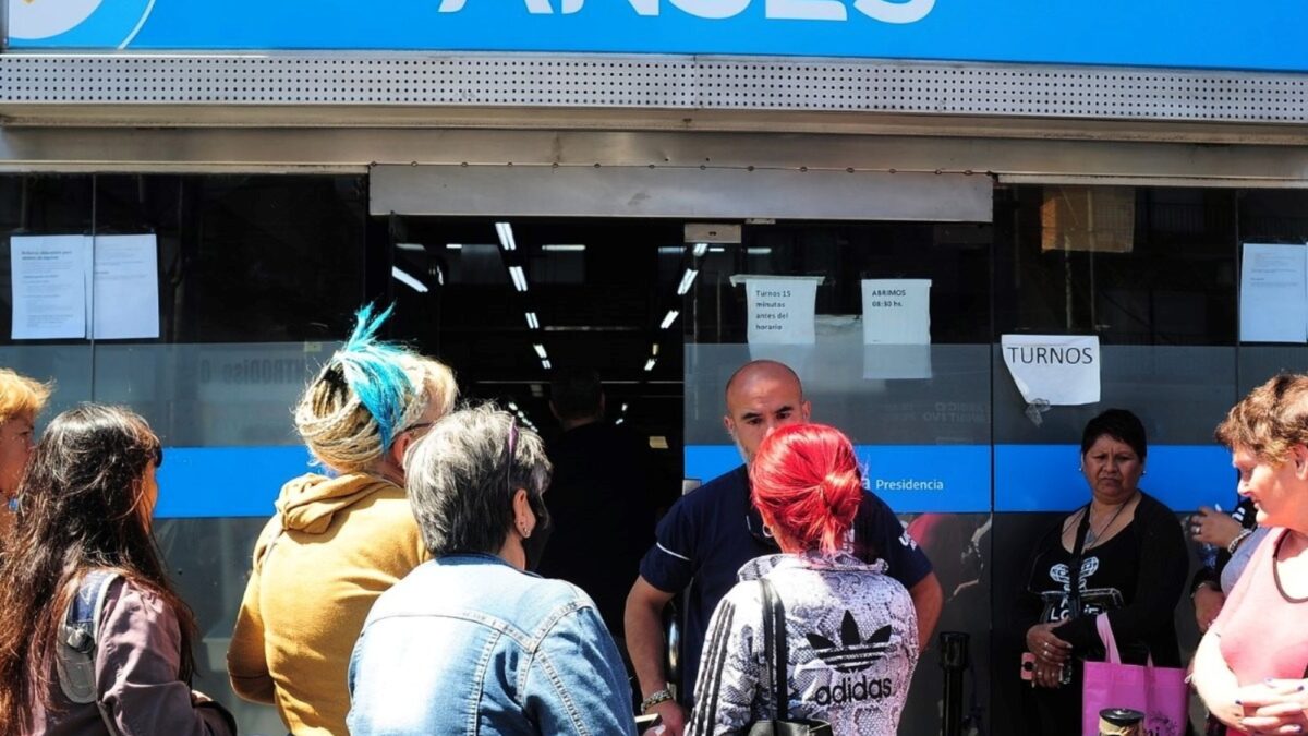 Jubilaciones y colectivos: ajustes por inflación de junio