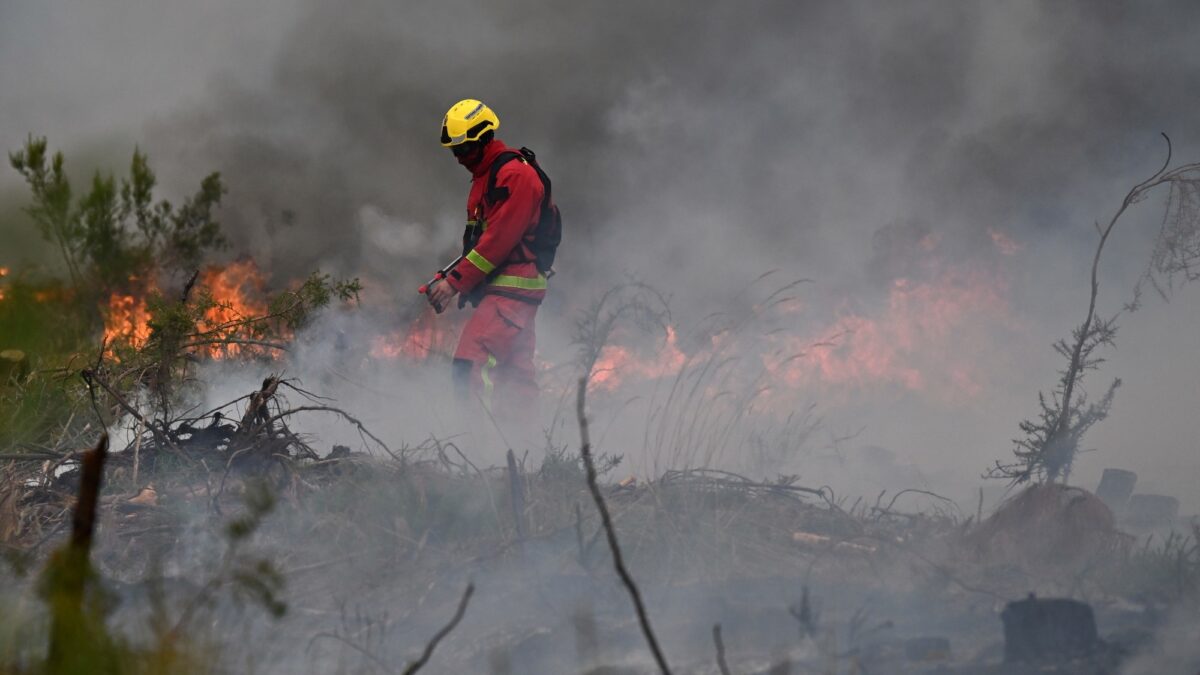 Incendio forestal en Francia obliga a evacuar a 250.000 personas y avanza hacia Burdeos