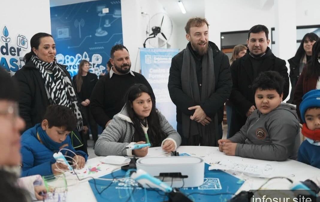 Otermín presentó un centro tecnológico en Banfield para formar a vecinos y estudiantes