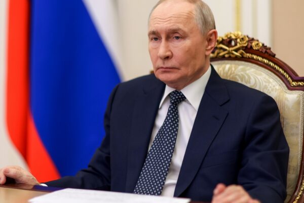 Rusia prohíbe exportar diésel para contener daños en refinerías