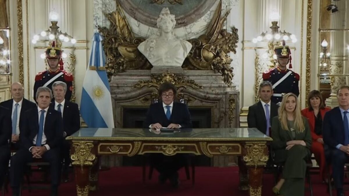 Milei presentó reformas que incluyen la reorganización del Banco Central