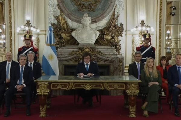 Milei presentó reformas que incluyen la reorganización del Banco Central