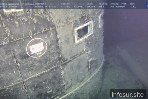 El submarino nuclear Komsomolets sigue liberando radiación tras 40 años hundiéndose