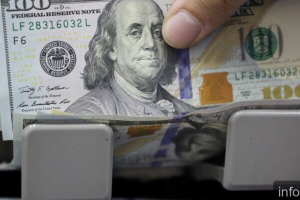 Dólar hoy: precios oficiales y paralelos marcan una brecha de 3%