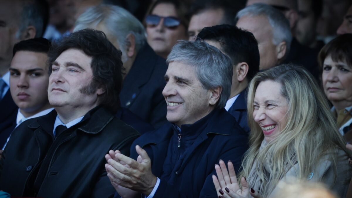 Gobierno enfrenta alerta tras caída en confianza, comparada con su peor momento electoral