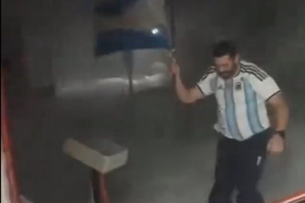Docente antártico celebra triunfo de la Selección en temperaturas extremas