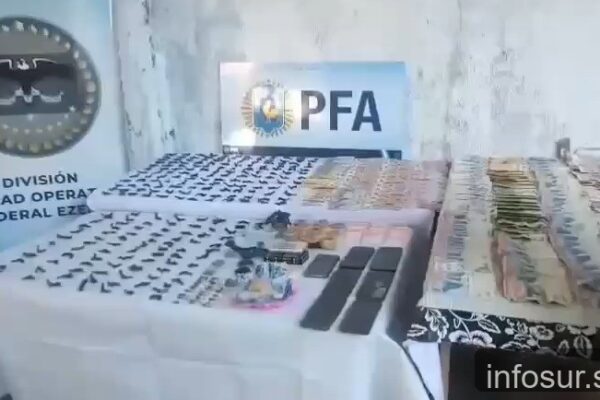 Agentes de la PFA desbarataron punto de venta de drogas en Lomas de Zamora y detuvieron a mujer