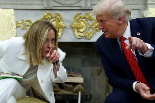 Trump ataca a Meloni minutos antes de la cumbre de la OTAN