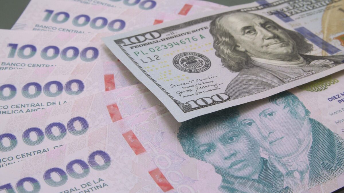 Banco Central ajusta estrategia para contener el dólar