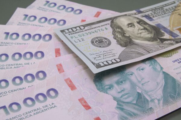 Banco Central ajusta estrategia para contener el dólar