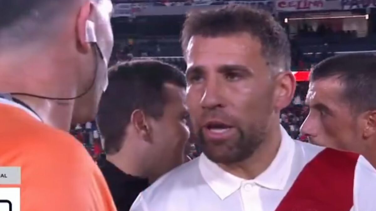 Otamendi debutó en River con plaqueta y silbidos: ‘Entiendo el enojo’