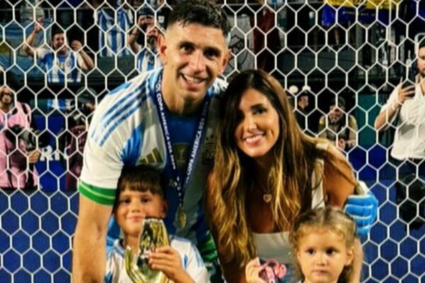 Mandinha Martínez reveló el sacrificio de Dibu para jugar el Mundial y su apoyo incondicional a la Argentina