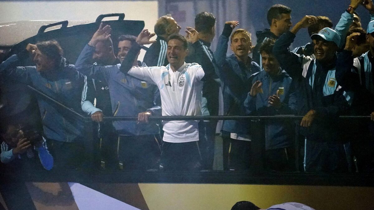 Scaloni recupera la sonrisa: refuta rumores de grieta en la Selección