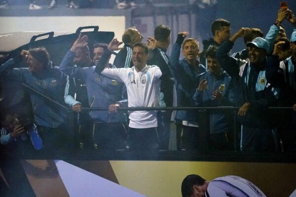Scaloni recupera la sonrisa: refuta rumores de grieta en la Selección
