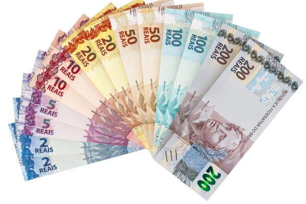 Real brasileño cotiza a $285 para la compra este miércoles.