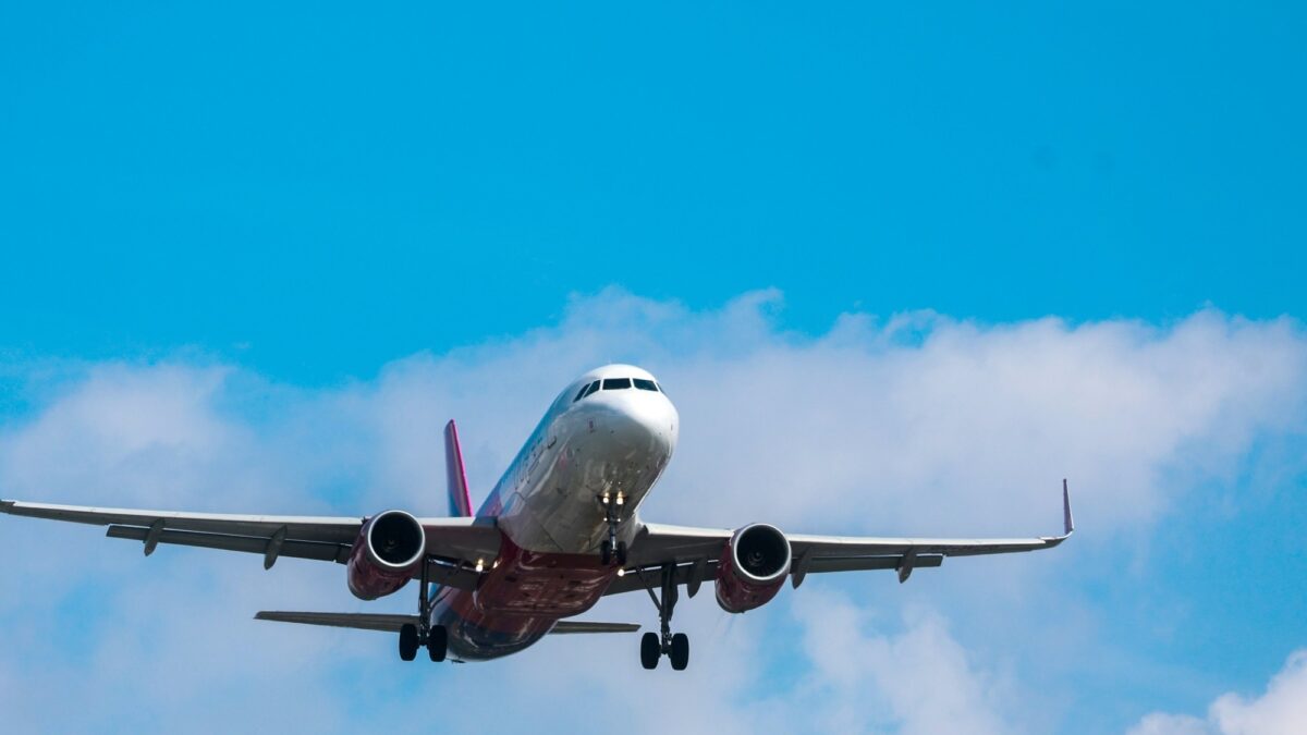 Retrasos en aeropuertos europeos complican viajes de no residentes