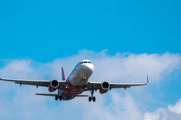 Retrasos en aeropuertos europeos complican viajes de no residentes