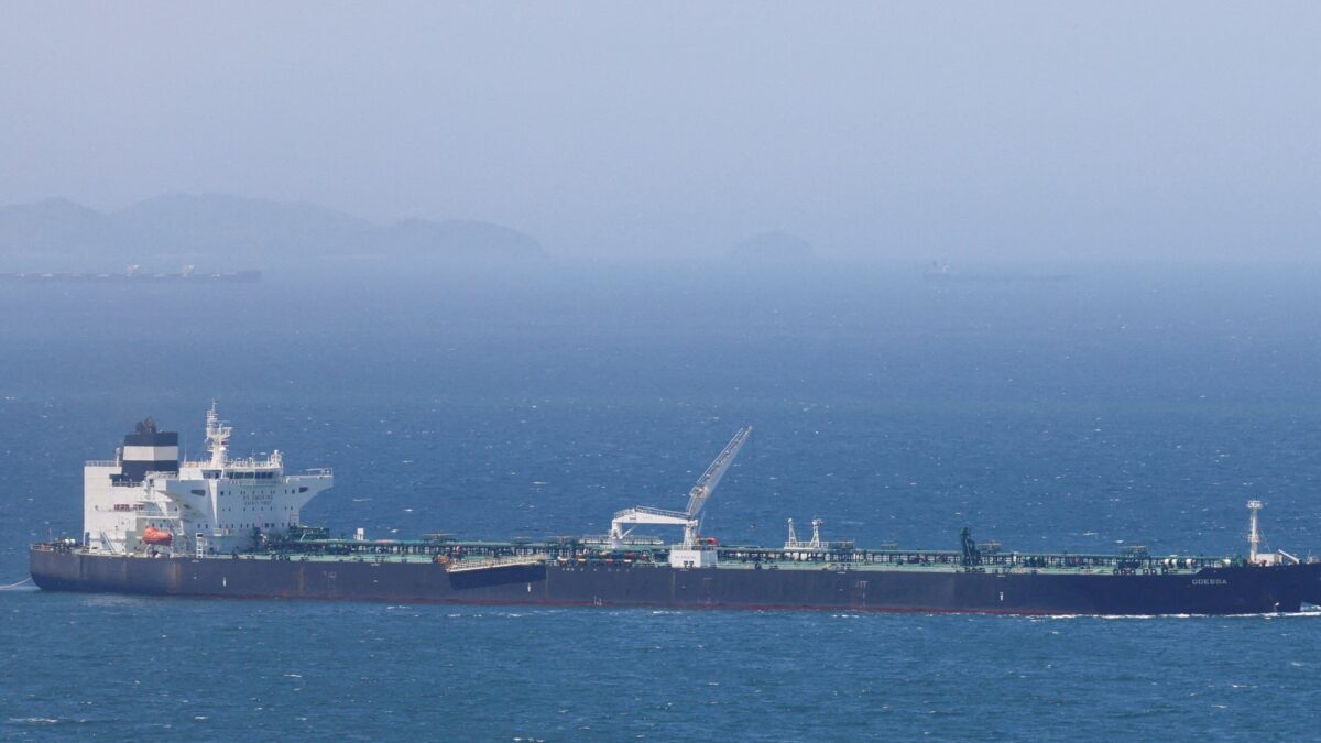 Estados Unidos ataca a Irán tras revocar autorización para ventas de petróleo