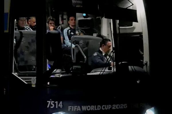 Scaloni llora en despedida triste de Argentina tras Mundial