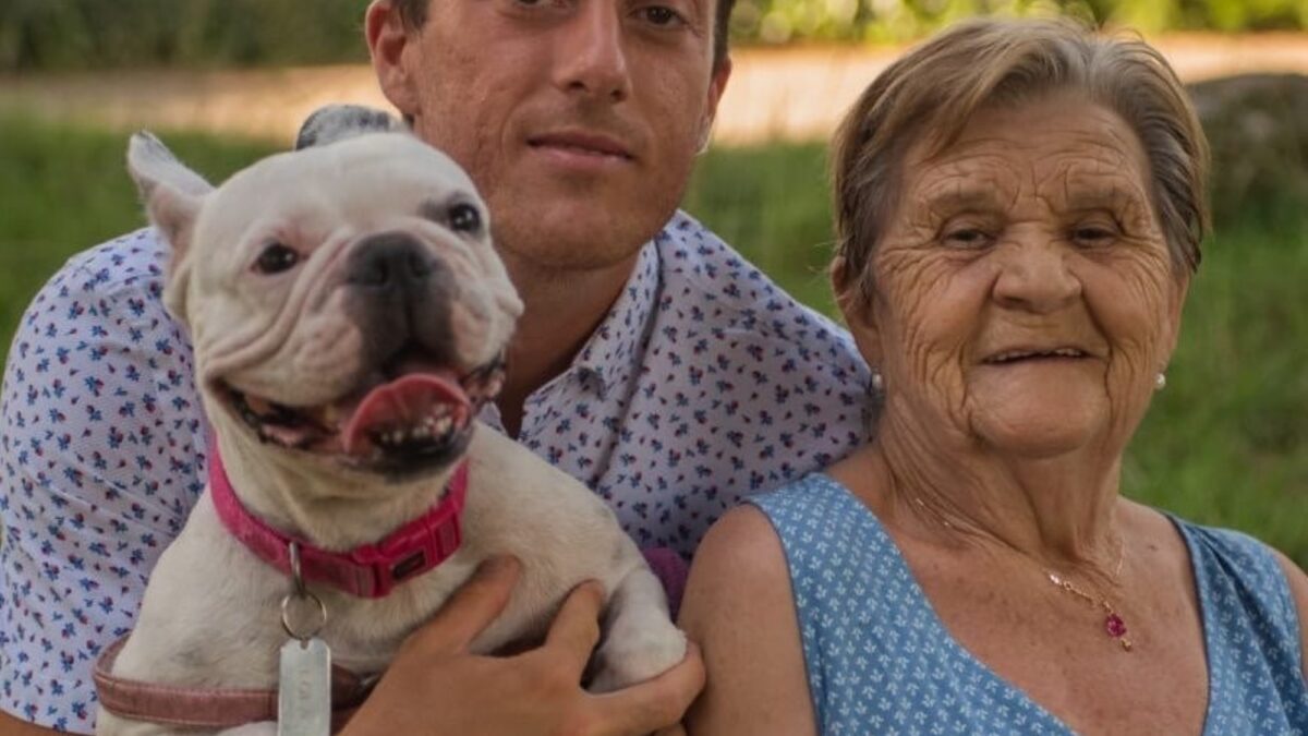 Rosa Vallejo, la «abuela de España» con 11 millones de seguidores, habla de su vida y la de su nieto
