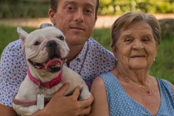 Rosa Vallejo, la "abuela de España" con 11 millones de seguidores, habla de su vida y la de su nieto
