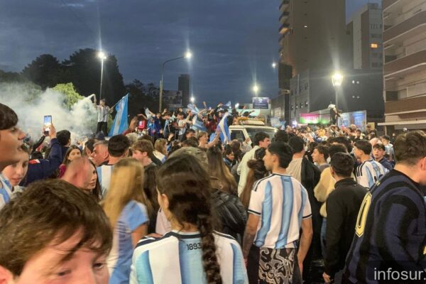 Lomas de Zamora estalló en festejos tras la clasificación de la Selección