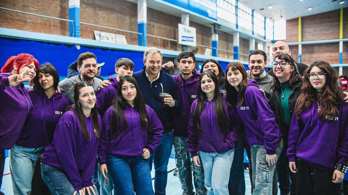 Municipio de Almirante Brown organizó jornada recreativa para egresados secundarios