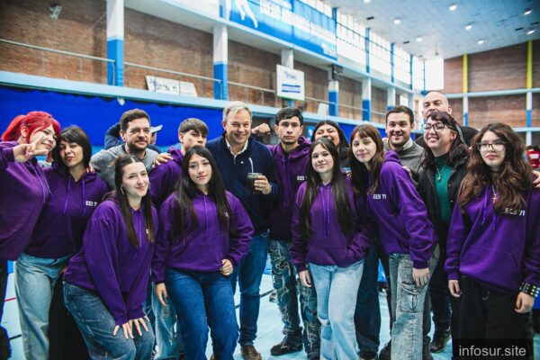 Municipio de Almirante Brown organizó jornada recreativa para egresados secundarios