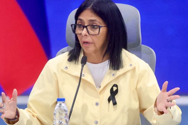 Estados Unidos pide inmunidad a Delcy Rodríguez en juicio por crímenes del chavismo