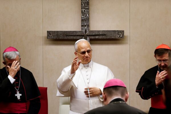 Un grupo católico disidente desafía al Papa con consagraciones sin su aprobación