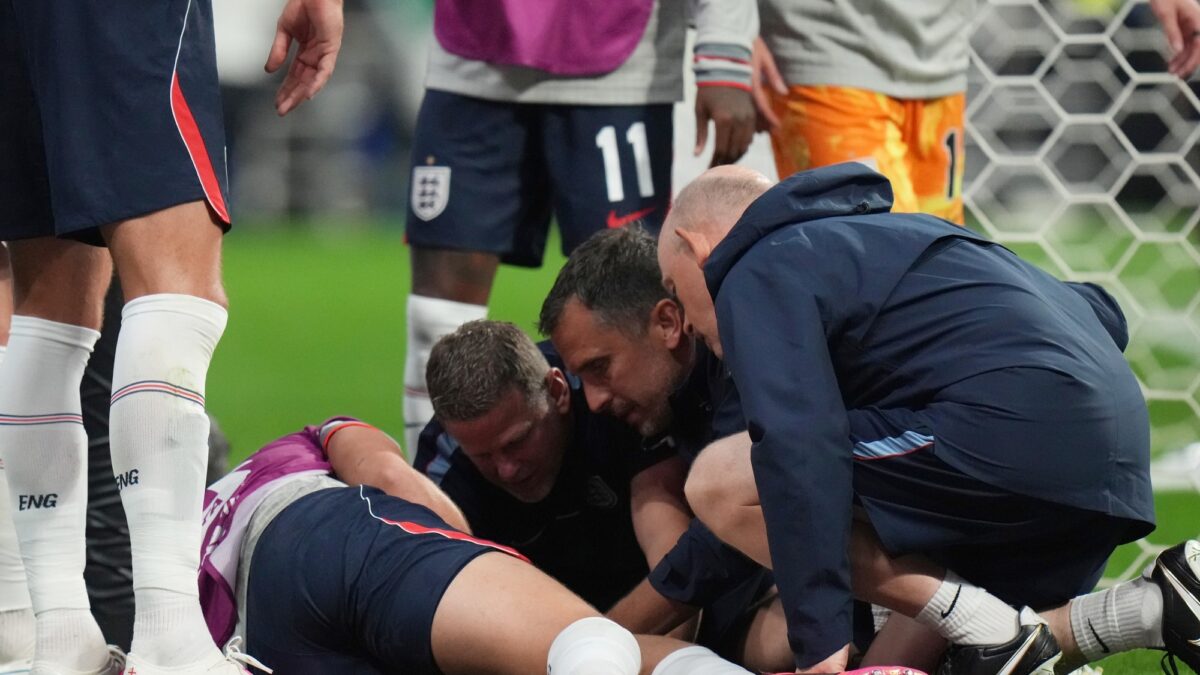 Jordan Henderson se rompió la muñeca tras una caída durante la celebración de Inglaterra en el Mundial.
