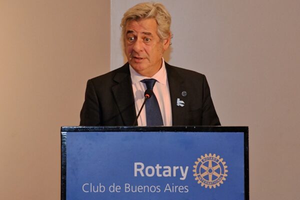 Nicolás Pino defiende el camino actual pese a las adversidades económicas