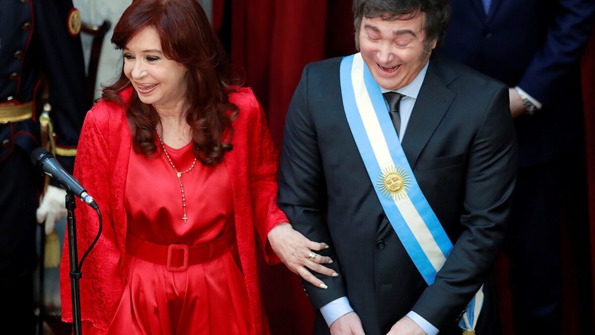 Encuesta marca distancia entre rechazo a Milei y al kirchnerismo para 2027
