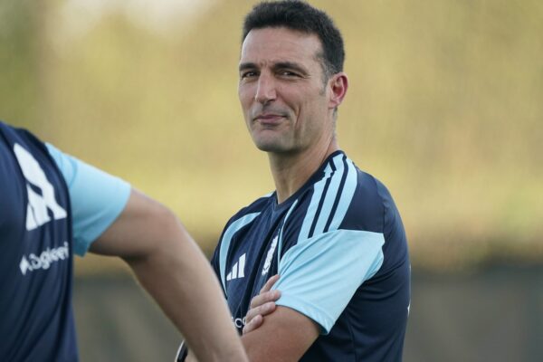 Scaloni evalúa tres opciones para enfrentar a Inglaterra en semis