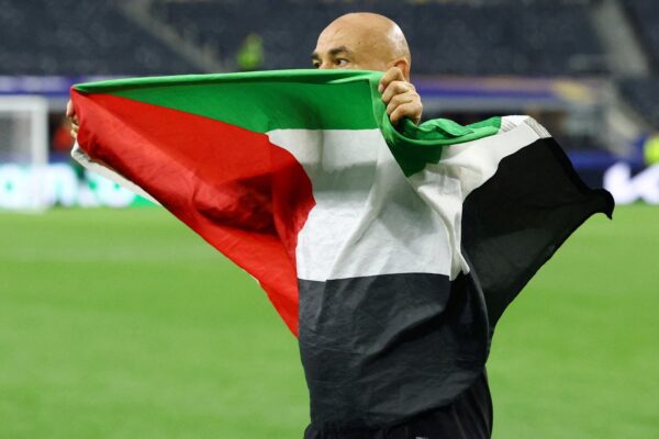 Entrenador de Egipto celebró con bandera palestina y dedicó la victoria a Gaza