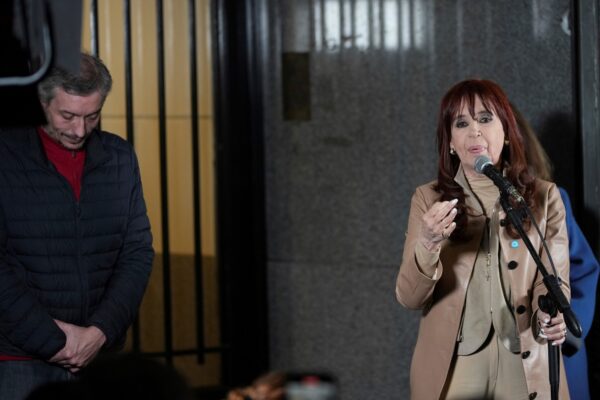 Embargos de más de 4 mil millones afectan patrimonio de Cristina Kirchner y su hijo