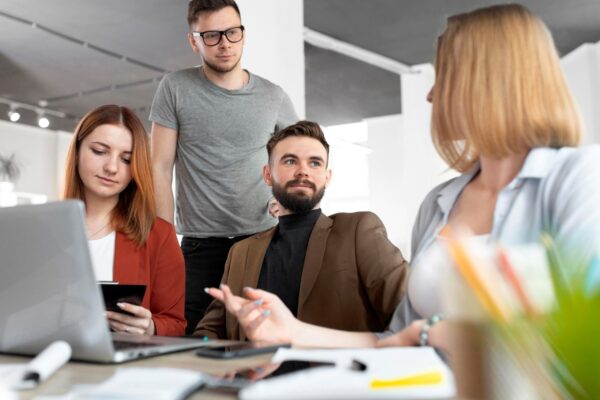 Salarios en blanco retroceden frente a la inflación en mayo
