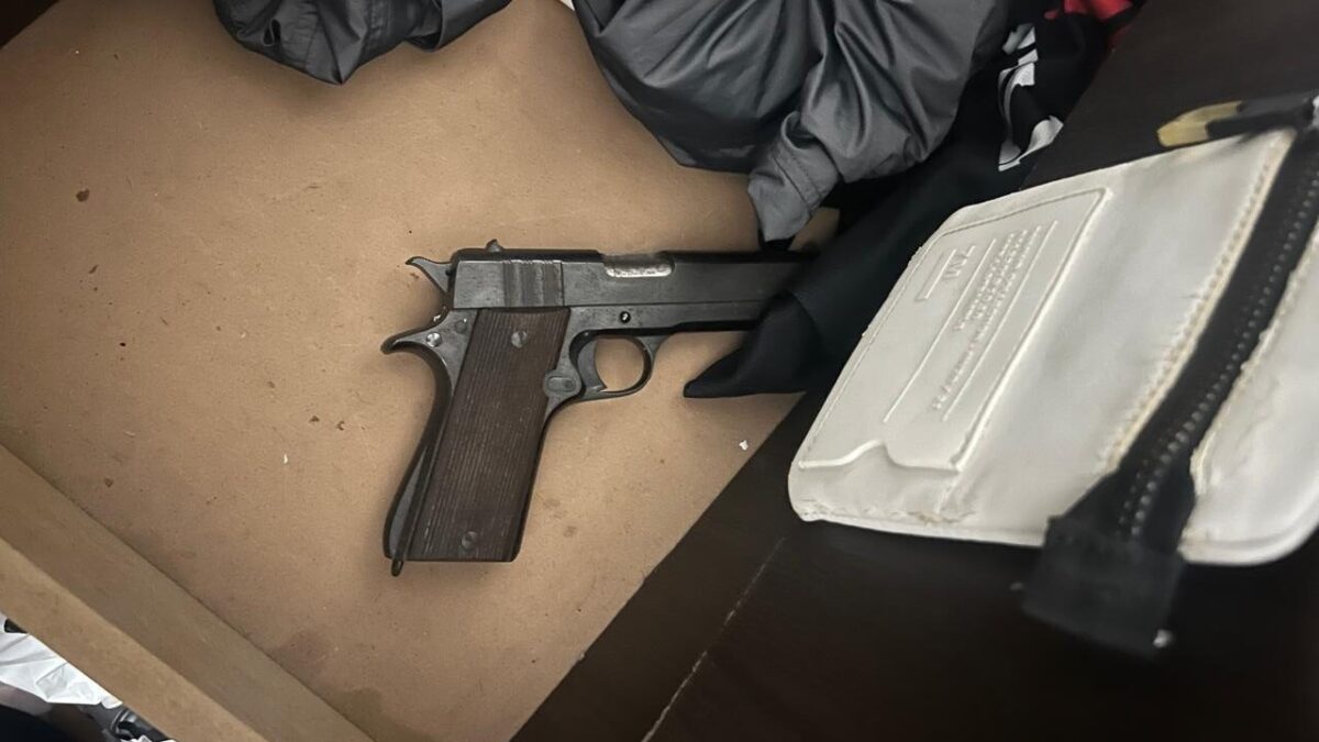 Avellaneda: dos hombres detenidos tras dispararle a la casa de un vecino en pelea