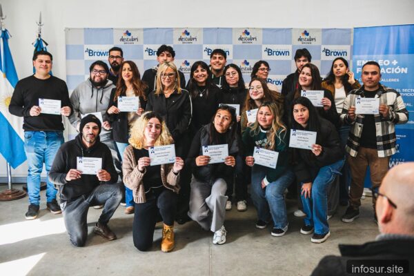 150 vecinos de Burzaco recibieron certificados por cursos de formación laboral