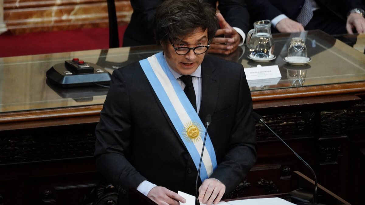 Milei propone «Shutdown» para presionar a Congreso en presupuesto; oposición lo califica de inconstyitucional