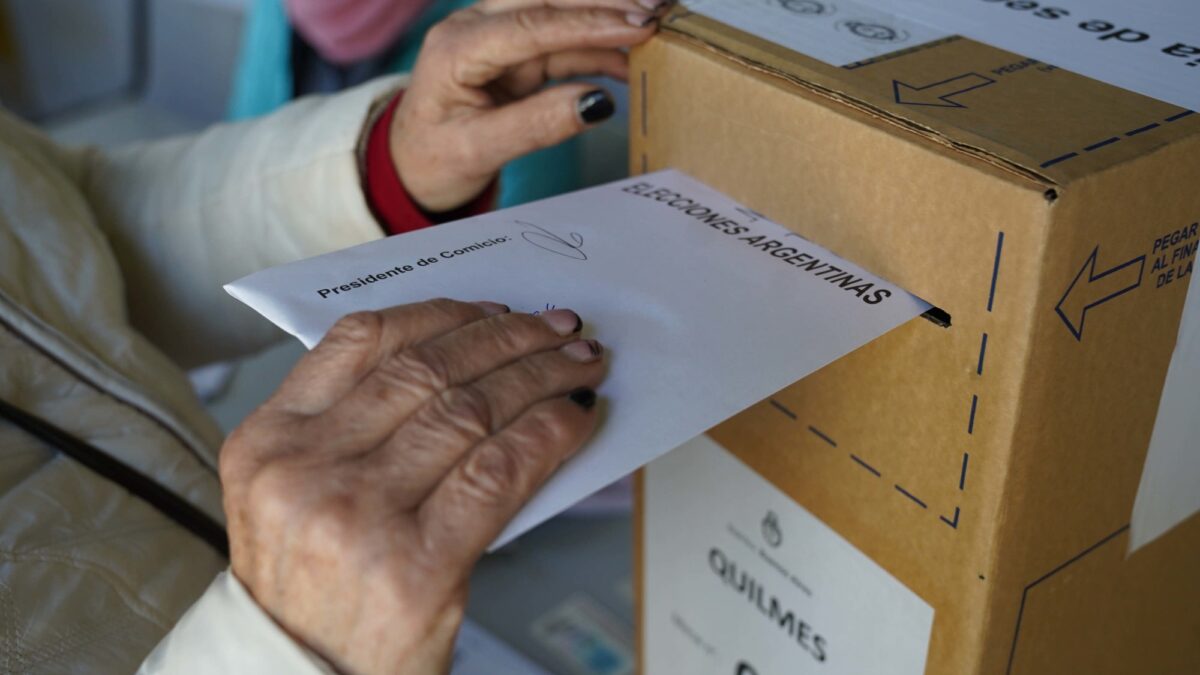 Justicia suspendió aportes públicos a 20 partidos políticos por no entregar balances.
