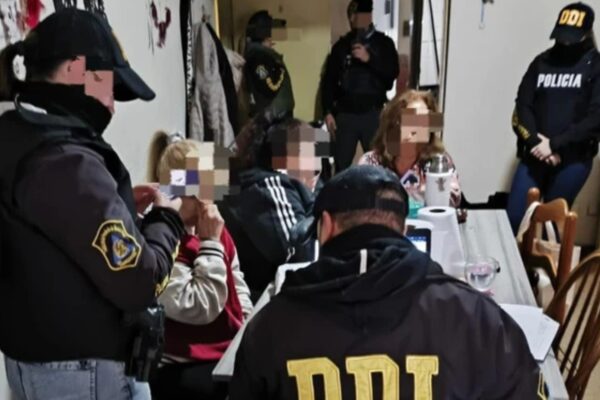 Estafa de una vidente falsa: una mujer perdió 26 mil dólares y 15 millones de pesos