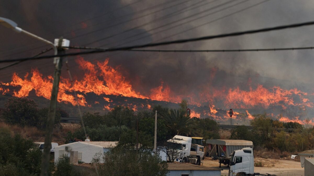 Incendio en Almería: 6.600 hectáreas destruidas, 23 personas desaparecidas y 1.400 evacuados