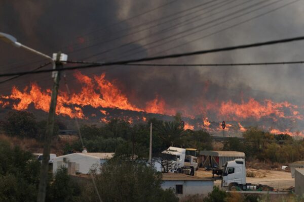Incendio en Almería: 6.600 hectáreas destruidas, 23 personas desaparecidas y 1.400 evacuados