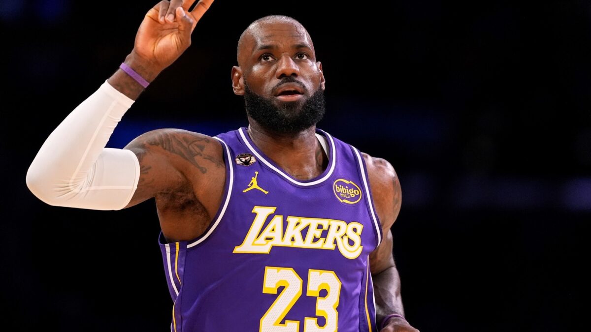 LeBron James ficha por dos años con los Philadelphia 76ers