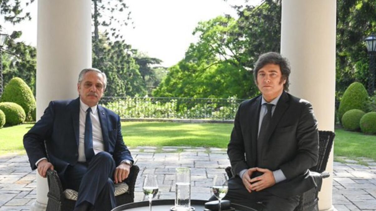 Alberto Fernández acusó a Milei de ser «un pobre imbécil» y dijo que fue «cancelado» por la sociedad argentina