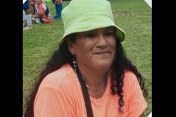 Mujer asesinada en su casa con arma blanca: pareja detenida y enfrenta prisión preventiva