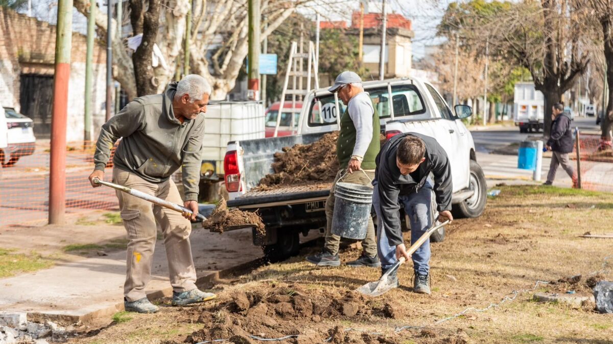 Gobierno de Lanús arrancó puesta en valor de Plaza Hernández en Escalada